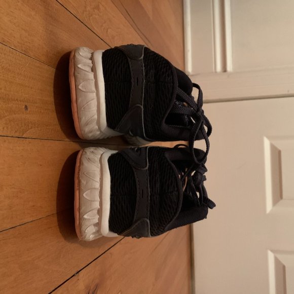 New Balance Running Shoes - Picture 2 of 3